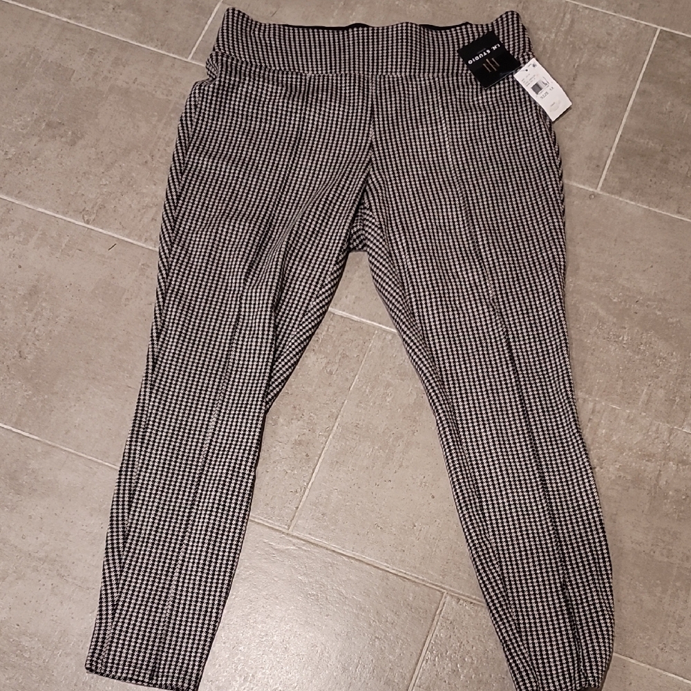 Black and White Checkered Leggings 1x